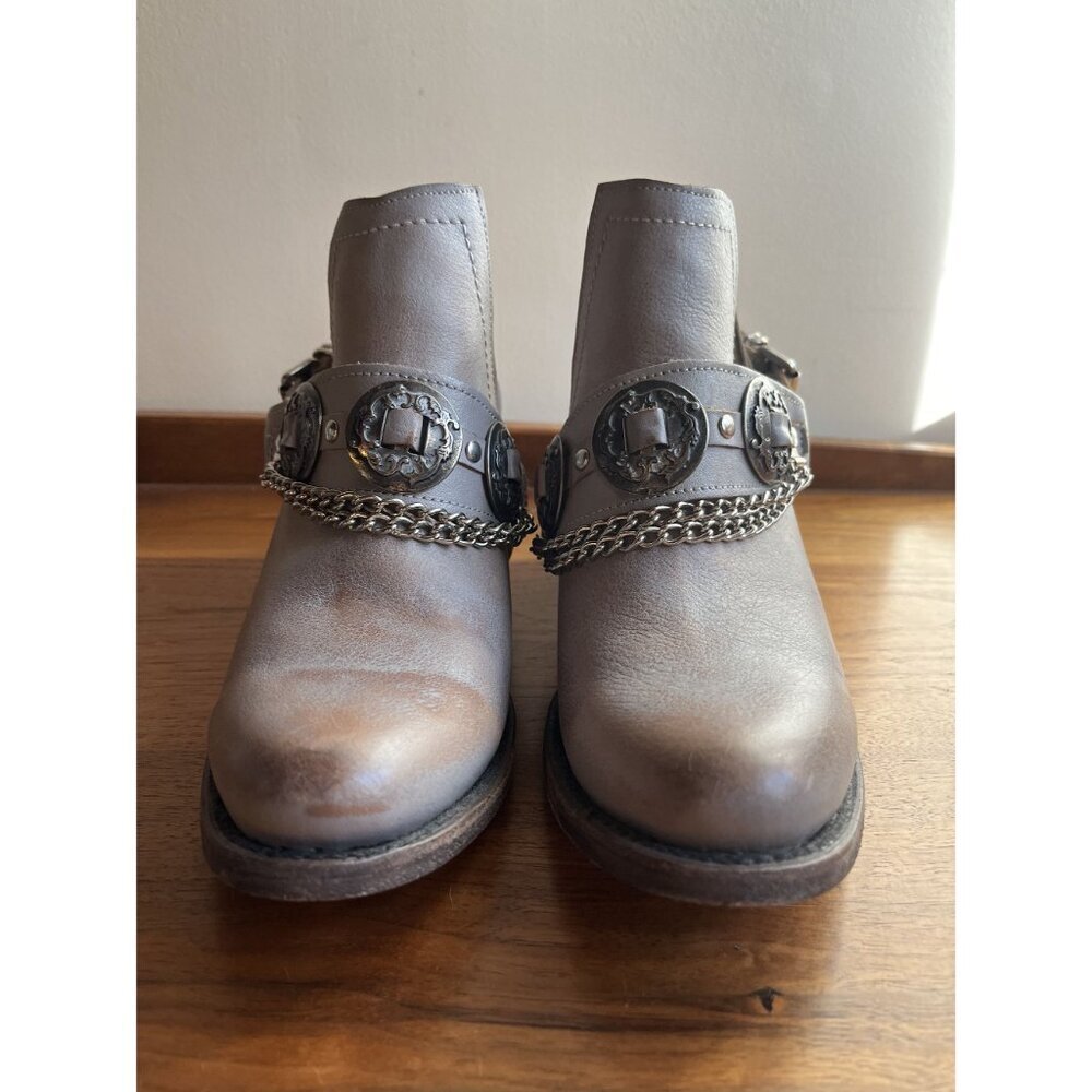 Freebird NEW Mystic Gray Leather Harness Ankle Boots Chain & Concho Sz 9 - Picture 5 of 11
